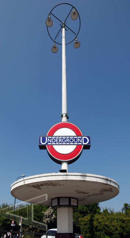 London Underground - Oakwood Station